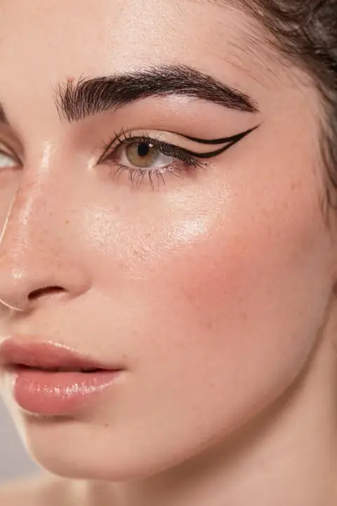 EYELINER